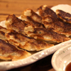 花丸軒 - 料理写真:---　≪　美味しさの秘密　≫　---　 日本各地から厳選した食材を集め、 新鮮な内に手作業による 『独自の製法』 で丹精込めて作った餡を、こだわりの極薄の皮で包むことにより 『外はパリパリ！』 で 『中は食材の旨味でとってもジューシー！』 な絶品のギョーザに仕上ています。