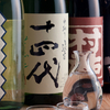 Meguro Nihonshu Baru Ito - ドリンク写真:日本酒は常時80種類以上取揃え〜