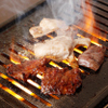 元祖力肉 みよ志 - 料理写真:ロースターで焼くのが【元祖力肉　みよ志】のスタイル。カウンター席にもロースターが用意され、ジュウジュウと焼く香りと音を楽しめます。
