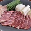 Ramu Tokyo - 料理写真:＜桜焼き盛合せ＞ ■特選鞍下肉 鞍を乗せる辺りの部分の肩ロース肉。 程よくサシが入り、バランスのとれた味わいです。 ■ばらひも肉 あばら骨の間にある部分の肉で、 甘みが強く程よい歯ごたえがあります。 ■みの 身が厚く噛みごたえのある独特の食感は、 お酒のすすむ逸品です。 ※お野菜は季節により変わる可能性があります。  