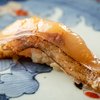 鮨 六式 - 料理写真:漬け・炙りの工程を経て完成される『ノドグロ　にぎり』