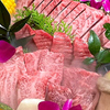 Koube Bifuyakiniku O Katora - 料理写真:煙の中から現れる贅沢な上質和牛の盛り合わせ『肉玉手箱2人前』