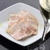 Standing Wine Bar Q - 料理写真:自家製ベーコン