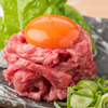 Koube Bifuyakiniku O Katora - 料理写真:口の中いっぱいに肉の旨みが広がる。鮮度抜群、至福の逸品『和牛炙りユッケ』