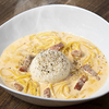 Italian table BENCIA - メイン写真:まるごと生モッツァレラチーズのカルボナーラ