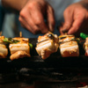 Nikuzushi Yakitori Tabehoudai Koshitsu Izakaya Waiwai Toukyou Shinjukuten - メイン写真: