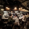 炉端ノいとおかし - 内観写真:一席ごとに用意された目の前で焼き上がりを楽しめる炉から立ち登る煙や香り。
炉端ならではの特別な施しをお楽しみください。