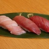北陸金沢回転寿司 のとめぐり - 料理写真:まぐろ３貫