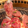 焼肉 土談 - メイン写真:肉焼いているところ