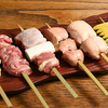 とり卓忠 - メイン写真:厳選された鶏と野菜を使用した串