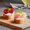 Bowery lane - メイン写真:ブルスケッタ・アメリカンチェリーと桃（季節のフルーツ）