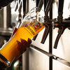kiln THE BEER HOUSE - メイン写真:ビールを注いでいる様子