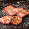 焼肉 うしいち - メイン写真:厳選熟成タン2種