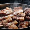 韓国料理 ブルバム - メイン写真:肉焼きシーン