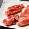 焼肉と料理シルクロード - メイン写真:職人の目利きで仕入れた道産和牛「特選牛4点もり」