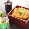 絹引の里 - 料理写真:厚切りのロース肉を使用したボリューム満点のカツ重。