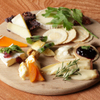 Bar Ofen - 料理写真:毎週イタリア、フランスから空輸されるチーズ