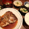 うまうま - 料理写真:ランチタイムの鯛の荒煮ランチ（小鉢3品付）ご飯は玄米もご用意　880円