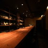 Bar OBA - 内観写真:温かみのあるカウンターです