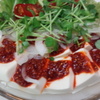 花天 - 料理写真:豆腐と豆苗の辛みそサラダ