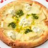 J PASTA - 料理写真:選べるピッツァの一例　四種のチーズのフォルマッジ