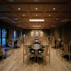 よし邑 - 内観写真:広々としたダイニング。テーブル個室としても利用可能