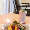 島野菜カフェ Re:Hellow BEACH - 料理写真:素揚げ野菜と島果実のカレーと自家製紅芋タルトのスムージー