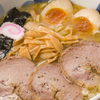 まるげん - 料理写真:魚介と豚骨のWスープに舌鼓『特・博多中華そば』