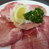 Yakiniku En - 料理写真:タン塩　￥1150　厚切りタンで、岩塩と粗挽きコショウで味を引き立てます。