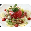旬菜台所 とも - 料理写真:まるごとトマトのカリカリベーコンのサラダ　（写真：ヒトサラ）