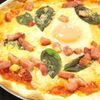 Yoshino - 料理写真:ベーコン、半熟卵、モッツァレラチーズのピッツァ 1,300円
