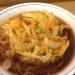 この寒空に、立って食うそばが無ければ世界は終わる。