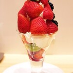 ストロベリーフィールズ フルーツショップカンノ 西新宿 カフェ 食べログ ストロベリーフィールズ フルーツショップカンノ 西新宿 カフェ 食べログ