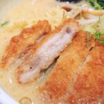 とんかつ・唐揚げが入ったラーメン