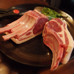 新宿駅周辺でラム肉を堪能！専門店や希少種を扱うお店7選