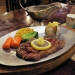 沖縄県内の名店で味わう最高のステーキ！エリア別おすすめ29選