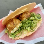道頓堀で人気の食べ歩きグルメ！たこ焼きからスイーツまで13選
