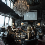 札幌 プロジェクター完備 貸切会場｜映像演出が映える大人の空間