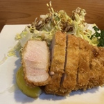 ザクッと衣が鳴くたび心が躍るとんかつ欲を抑えきれず名店を探し、ようやく巡り合った一枚に人生のご褒美