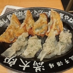 お酒と相性がピッタリな餃子を梅田で！駅近くの人気店20選
