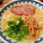 クセになる『とんこつラーメン』麺や福十八