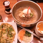海鮮チヂミと韓国冷麺