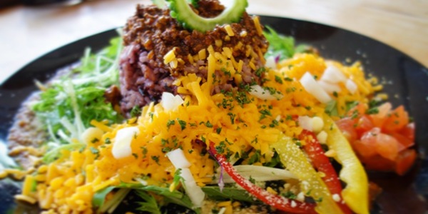 島豆腐入りミートの健康タコライス 島野菜カフェ Re Hellow Beach 食べログワンコインランチ
