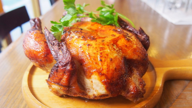 駅近 お代わり自由のバーニャカウダが素敵バル ロティサリーチキンも絶品です Treasurebox