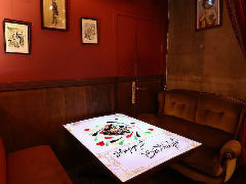 Solomons ソロモンズ 明治神宮前 ダイニングバー ネット予約可 食べログ