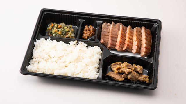 牛たん炭焼 利久 エソラ池袋店>