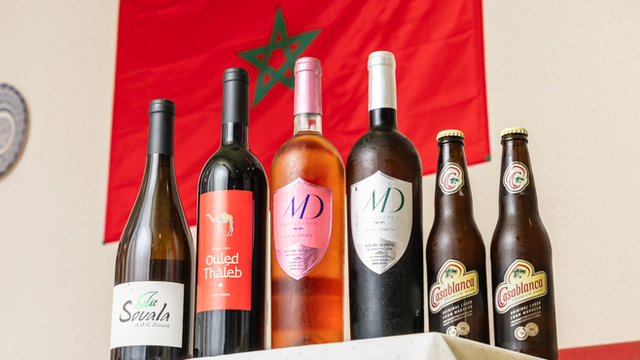 モロッコ産 ハイテーブル （1,989 Table Maroc Stock Photos, High-Res 