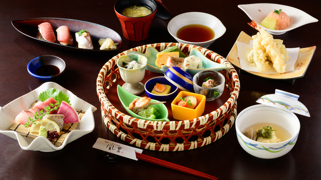 鎌倉こまち市場 風凛 （かまくらこまちいちば ふうりん） - 鎌倉/海鮮  