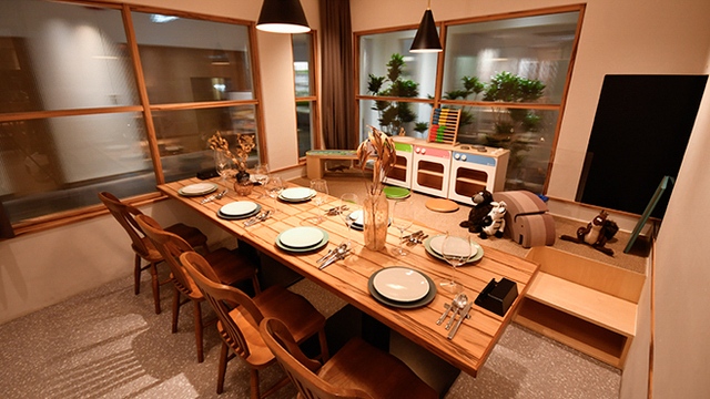 飲食店開業 テーブルとイスのセット販売をしています。 あからさま 