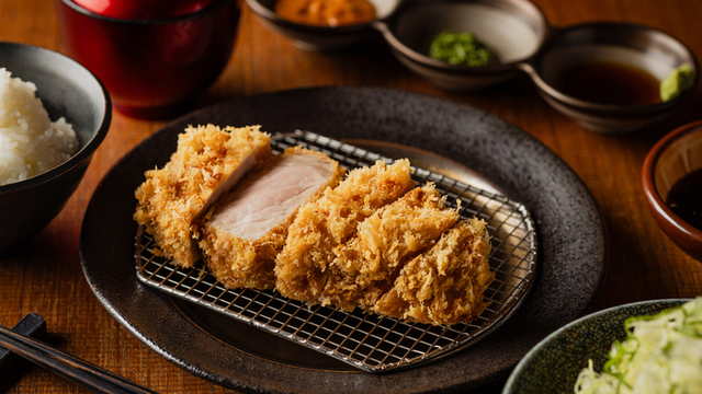 Tonkatsu Koko Made Yaru Ka. - 料理写真:ランチは定食スタイルでご提供しております。その他単品で追加注文も可能です。